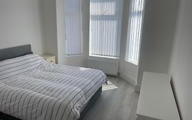 Flat 1 15 Woodland Road, M18 7Hs
